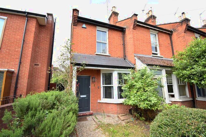 2 Bedroom Property To Rent In Grove Footpath, Surbiton, KT5