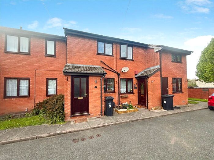 2 Bedroom Flat To Rent In Birds Meadow, Brierley Hill, West Midlands, DY5