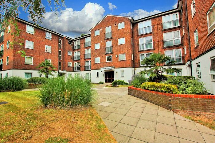 2 Bedroom Flat To Rent In Downhurst Court, Parson Street, Hendon, NW4