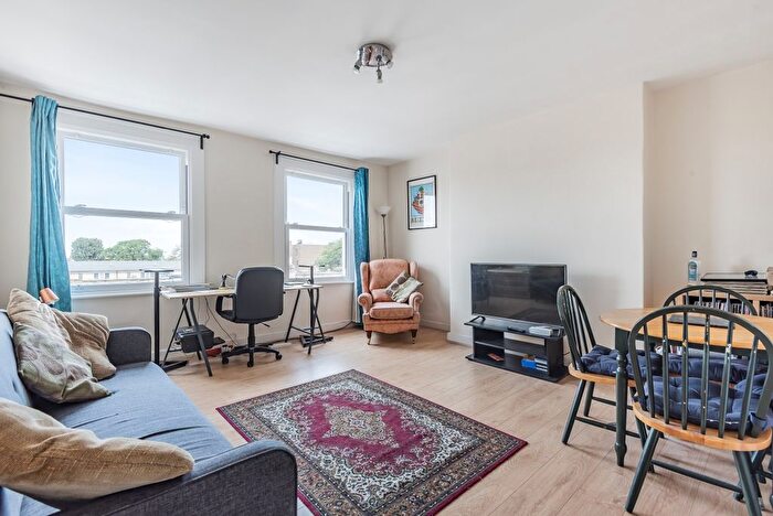 2 Bedroom Flat To Rent In Choumert Road, Peckham, London, SE15