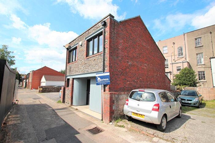 3 Bedroom Mews To Rent In Brighton Mews, BS8