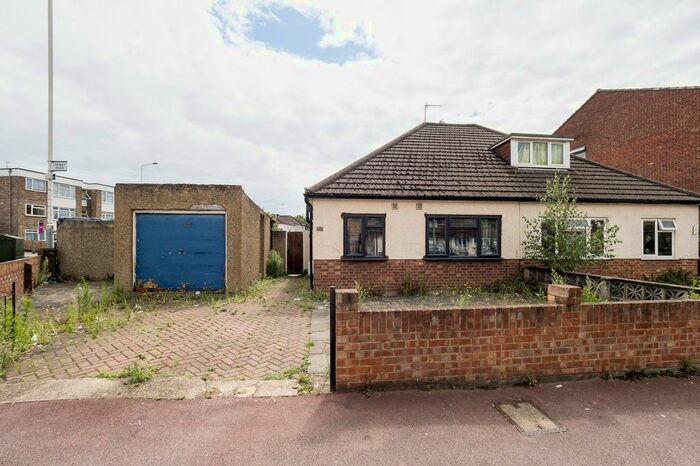 2 Bedroom Bungalow To Rent In Dewey Road, Dagenham, Essex, RM10