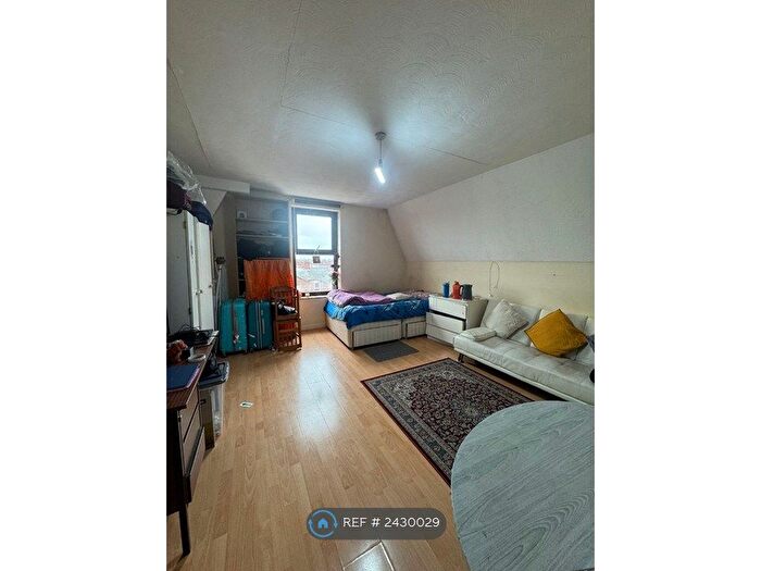 Studio To Rent In Moss Lane East, Manchester, M14