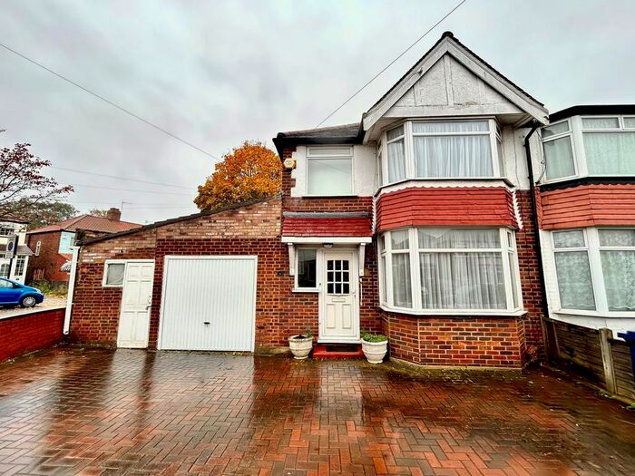 3 Bedroom Property To Rent In Bleasdale Avenue, Perivale, Greenford, UB6