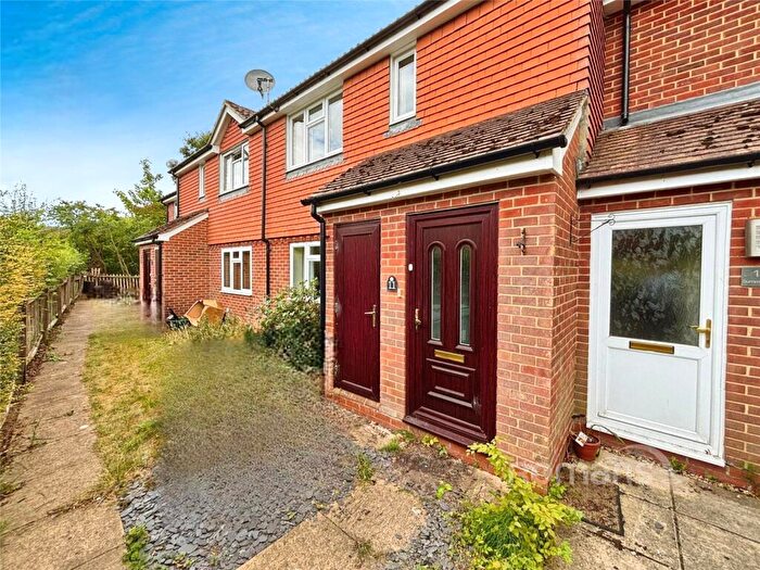 2 Bedroom Flat To Rent In Summerfields, Chineham, Basingstoke, RG24