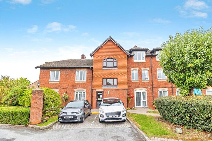 1 Bedroom Flat For Sale In Laburnum Court, Leighton Buzzard, LU7