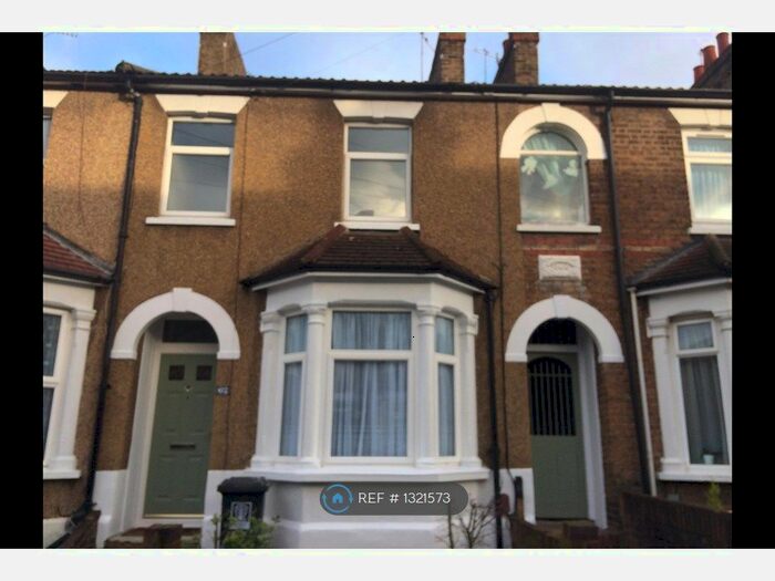 3 Bedroom Terraced House To Rent In Estcourt Road, Watford WD17
