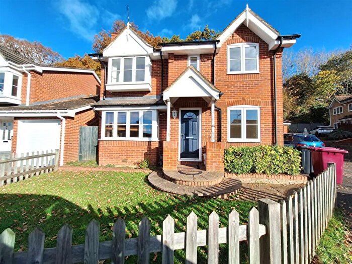 4 Bedroom Detached House To Rent In Morlais, RG4