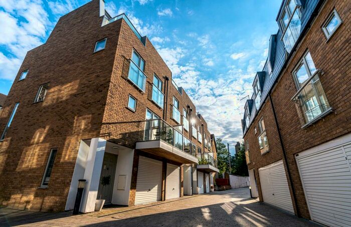 3 Bedroom Semi-Detached House To Rent In The Terrace, Rochester, Kent, ME1