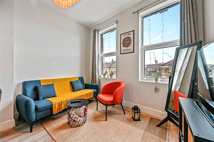 2 Bedroom Flat To Rent In Uxbridge Road, London, W12