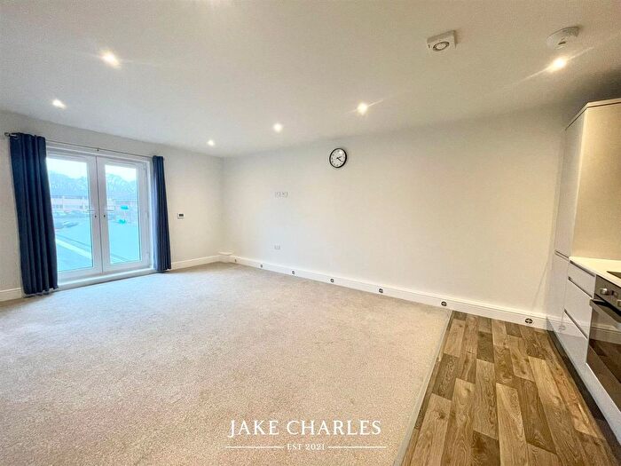 1 Bedroom Flat To Rent In Woodland Court, Soothouse Spring, St. Albans, AL3