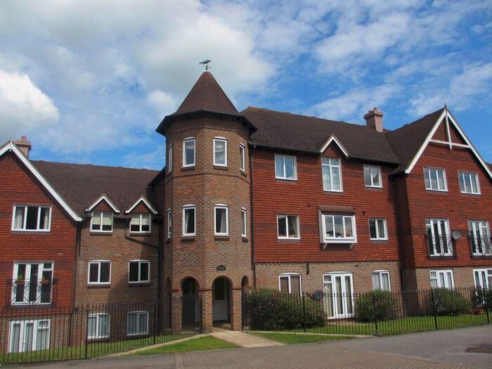 2 Bedroom Flat To Rent In Godalming, Surrey, GU7
