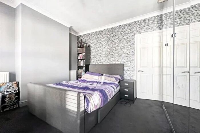 3 Bedroom End Of Terrace House To Rent In Osborne Road, Gillingham, ME7