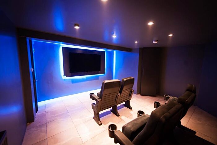 5 Bedroom Terraced House To Rent In Hartley Crescent, Woodhouse, Leeds, LS6