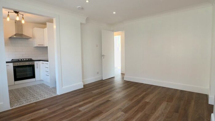 2 Bedroom Flat To Rent In Avocet Mews, London, SE28