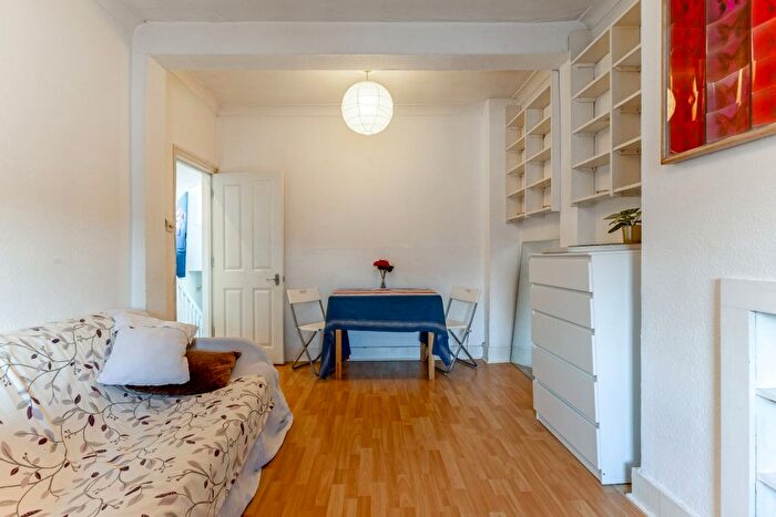 3 Bedroom Flat To Rent In Pember Road, London, NW10
