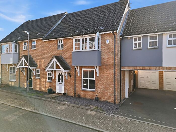 4 Bedroom Link Detached House For Sale In Hare Bridge Crescent, Ingatestone, CM4