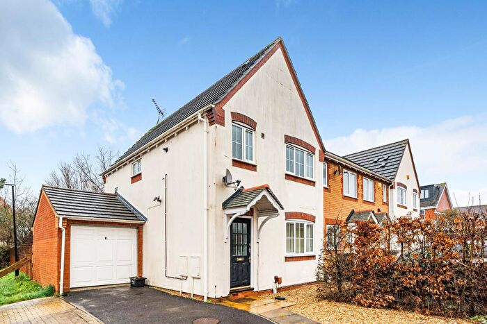 3 Bedroom Semi-Detached House To Rent In Hepworth Road, North Swindon, SN25