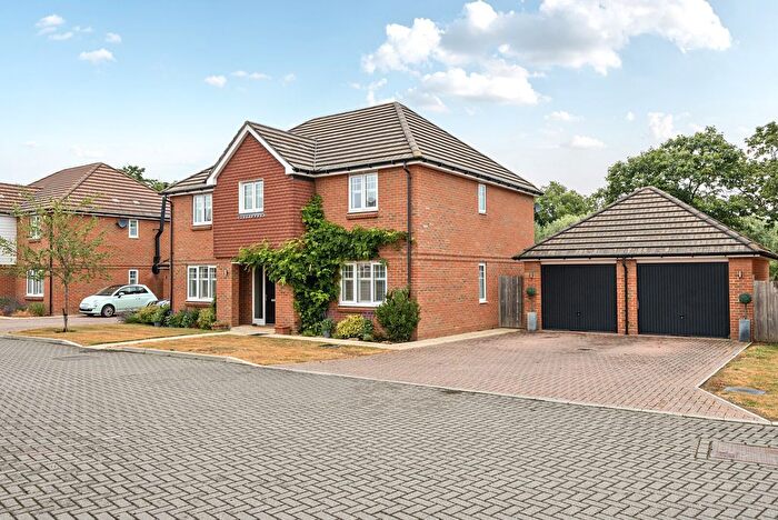 5 Bedroom Detached House For Sale In River Walk, Fetcham, KT22