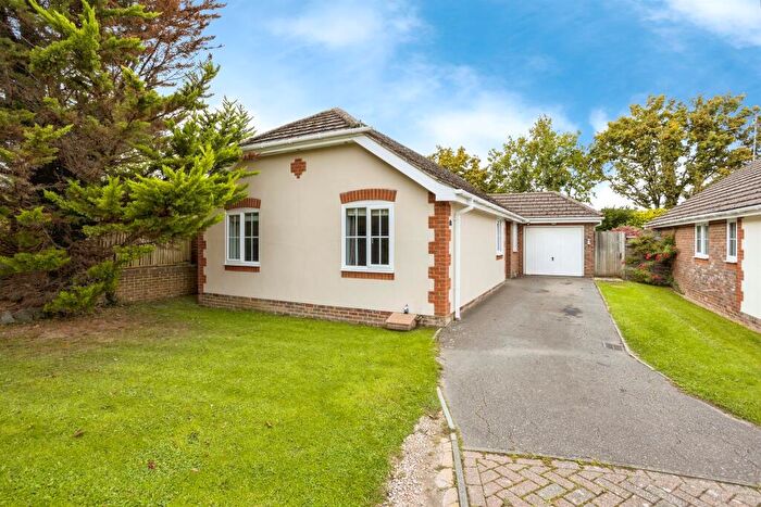 3 Bedroom Detached Bungalow For Sale In Treadcroft Drive, Horsham, RH12