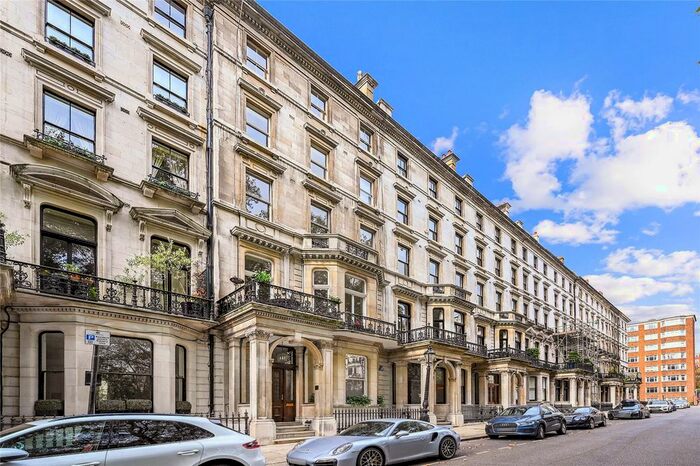 3 Bedroom Flat To Rent In Ennismore Gardens, London, SW7