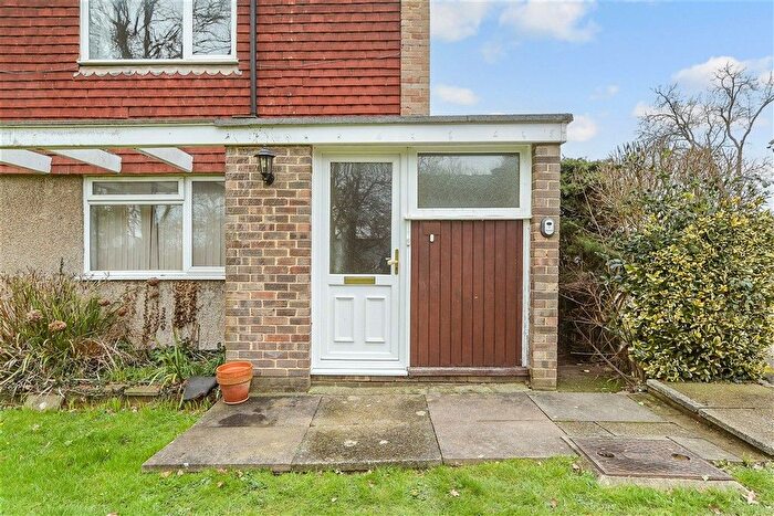 2 Bedroom Maisonette For Sale In London Road South, Merstham, Redhill, Surrey, RH1