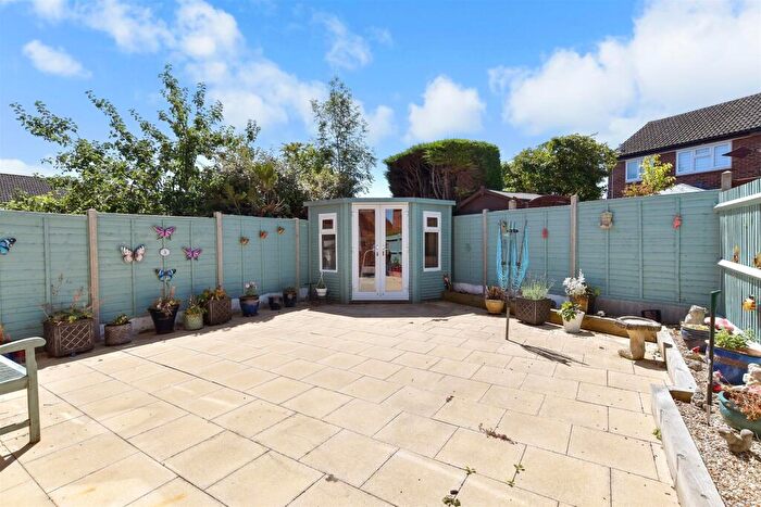 1 Bedroom Ground Maisonette For Sale In Midsummer Road, Snodland, Kent, ME6