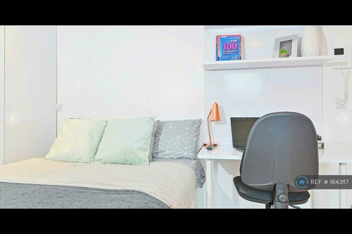 Studio To Rent In St. Michaels Lane, Leeds, LS6