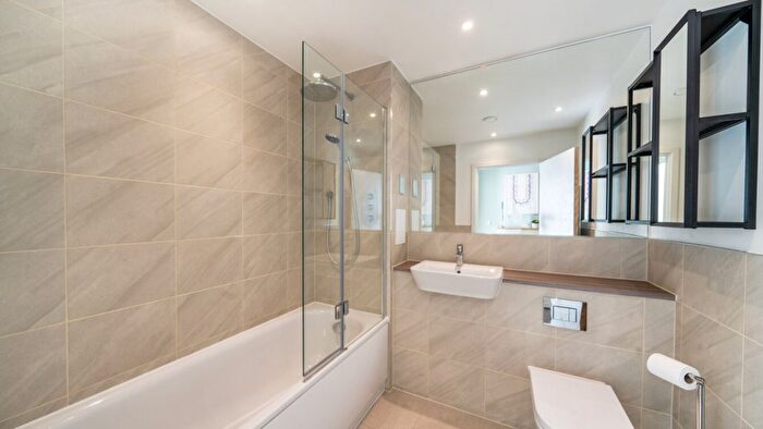 1 Bedroom Flat For Sale In Peart House, NW7