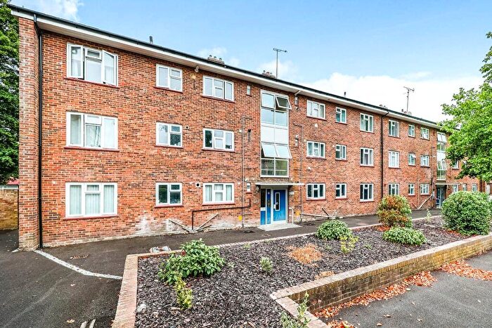 2 Bedroom Flat For Sale In Tennyson Crescent, Waterlooville, Hampshire, PO7