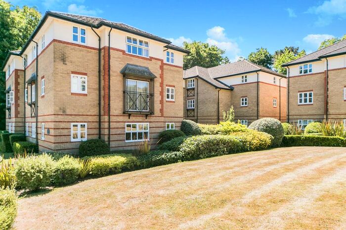 2 Bedroom Flat To Rent In Balmore Park, Caversham, Reading RG4