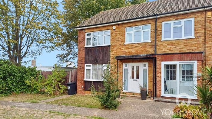 3 Bedroom Semi Detached House For Sale In Cerne Road, Gravesend, Kent, DA12