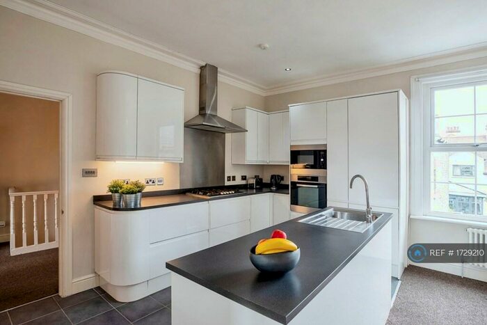 3 Bedroom Maisonette To Rent In London, London, SE27