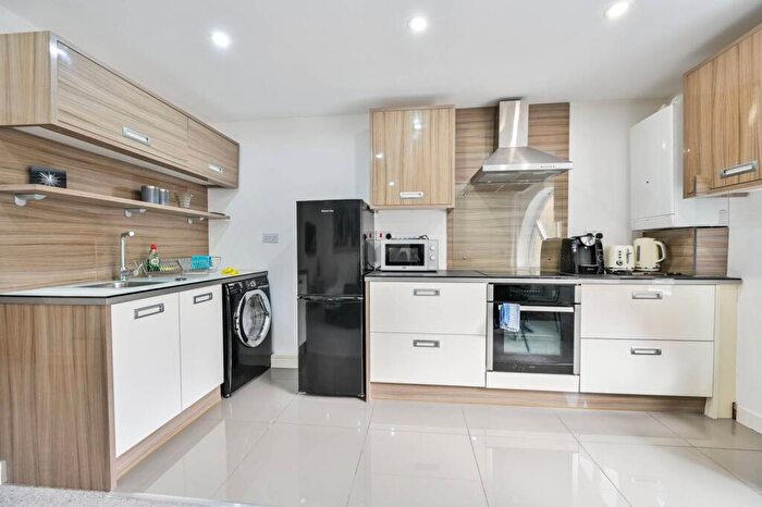 1 Bedroom Flat To Rent In Middleton Drive, Rotherhithe, London, SE16