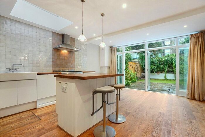 4 Bedroom Terraced House To Rent In Davisville Road, Shepherds Bush, London W12