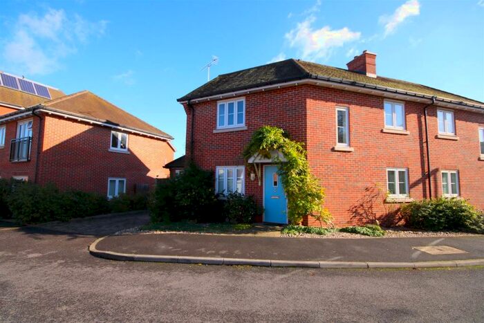 3 Bedroom Semi-Detached House To Rent In Raynham Close, Guildford, GU4