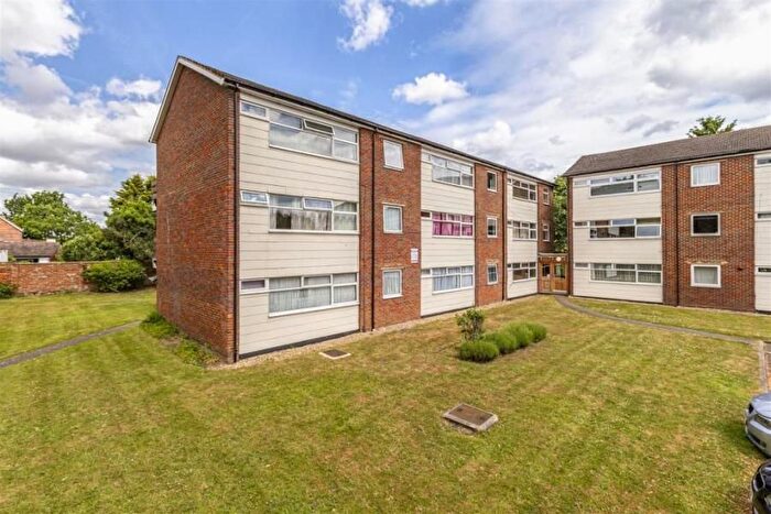 1 Bedroom Flat To Rent In Addlestone, Surrey, KT15