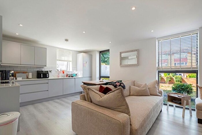 2 Bedroom Apartment For Sale In St. James Road, Sutton, SM1