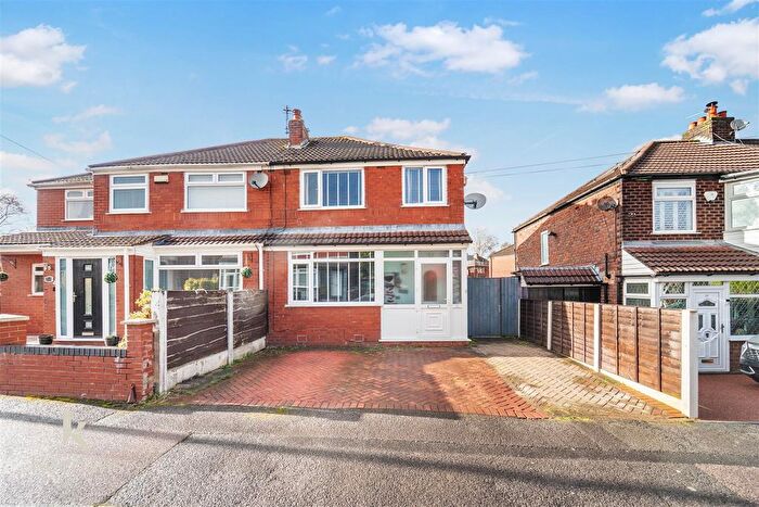 3 Bedroom Semi Detached House For Sale In Hilltop Grove, Whitefield, Manchester, M45