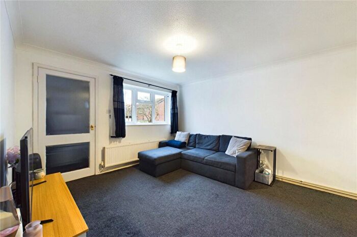 1 Bedroom Maisonette To Rent In Warley Rise, Tilehurst, Reading, Berkshire, RG31