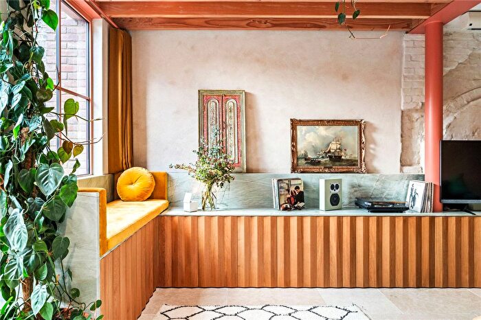 6 Bedroom End Terrace House For Sale In Richmond Road, London, E8