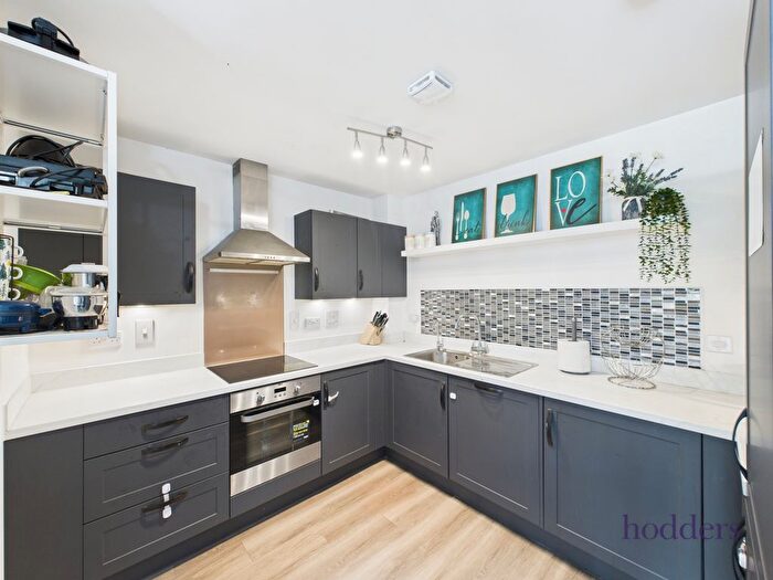 2 Bedroom Flat For Sale In Blackbess Lane, Chertsey, Surrey, KT16
