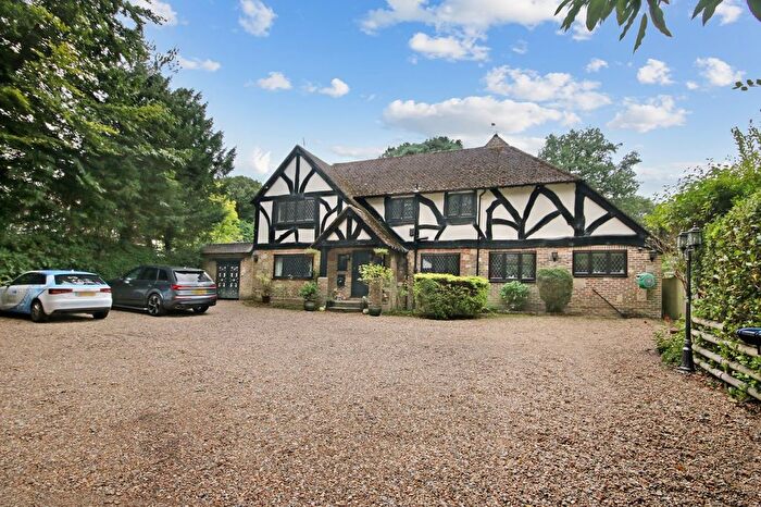 4 Bedroom Detached House For Sale In Effingham Road, Copthorne, Crawley, RH10