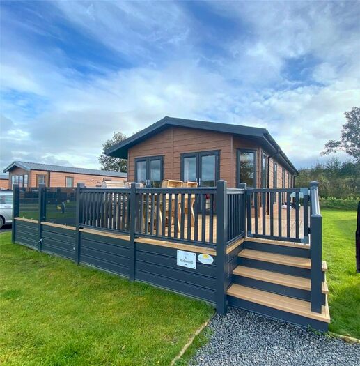 2 Bedroom Mobile/park Home For Sale In Maesmawr Farm Resort, Moat Lane, Caersws, Powys, SY17