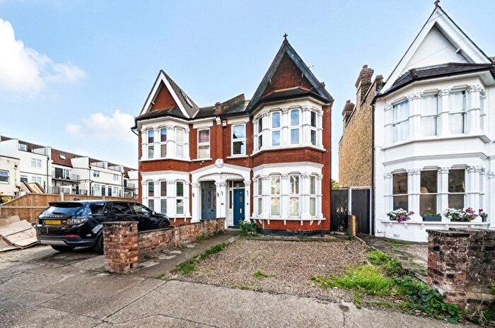 3 Bedroom Flat For Sale In Sussex Road, London, KT3