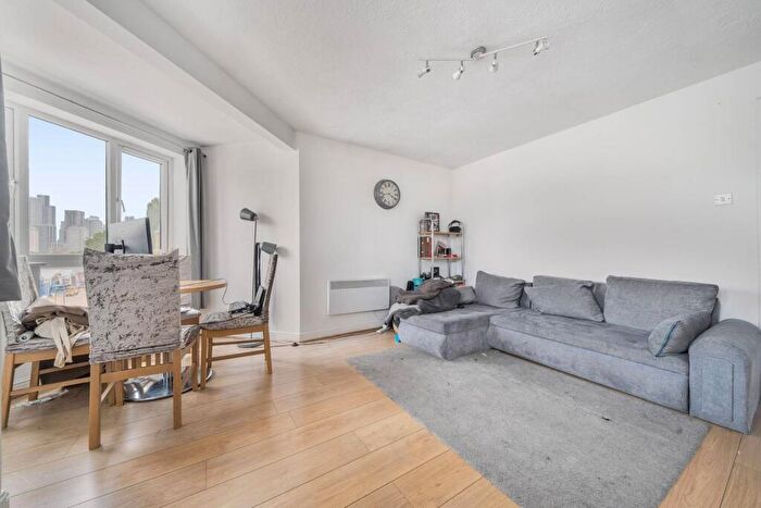 2 Bedroom Flat To Rent In Windsock Close, Canada Water, London, SE16