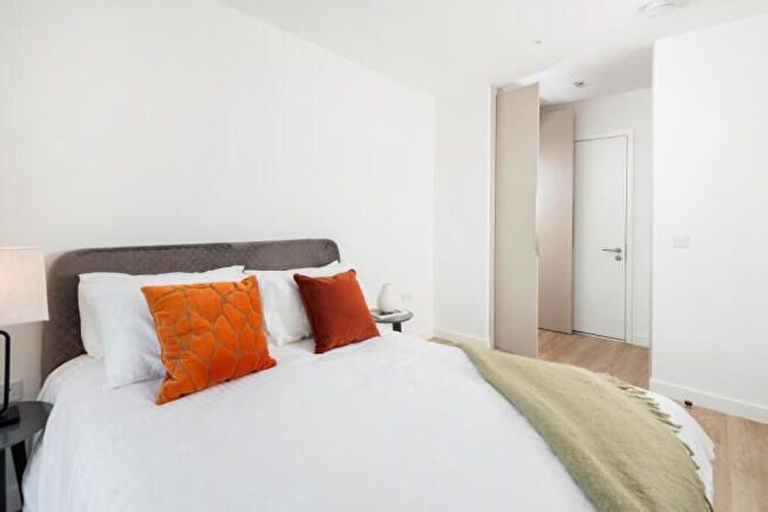 Studio To Rent In West Kilburn, London, W9