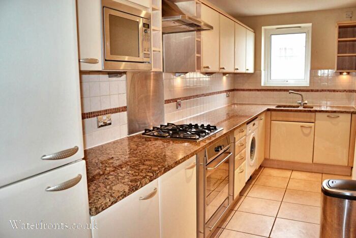 2 Bedroom Apartment To Rent In Jamestown Way, London, E14