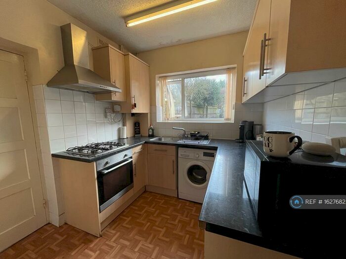 3 Bedroom Semi-Detached House To Rent In Kinross Road, Leamington Spa, CV32