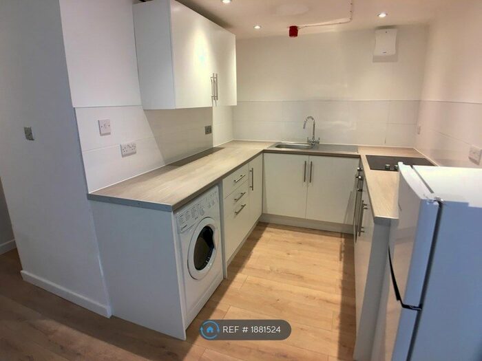 2 Bedroom Flat To Rent In Worcester Drive, Liverpool, L13
